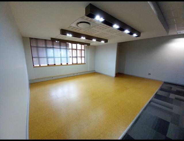 1,090M² OFFICE TO LET IN BRYANSTON